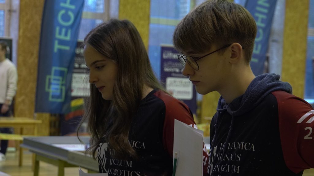 robotų varžybos 10