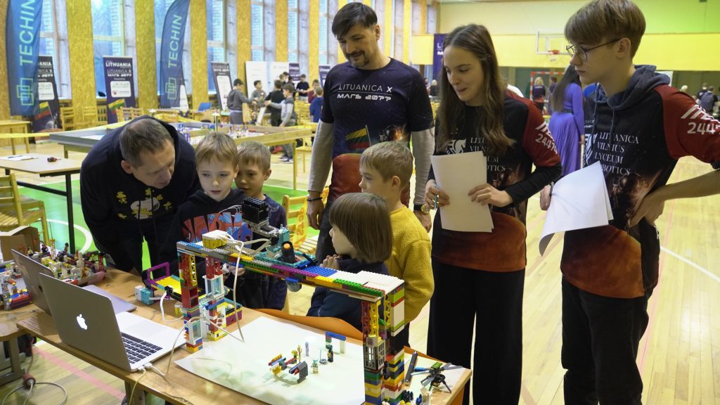 robotų varžybos 11