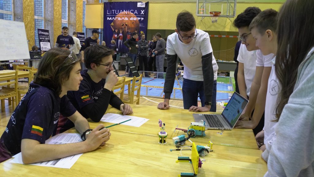 robotų varžybos 13