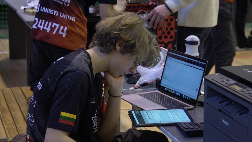robotų varžybos 15