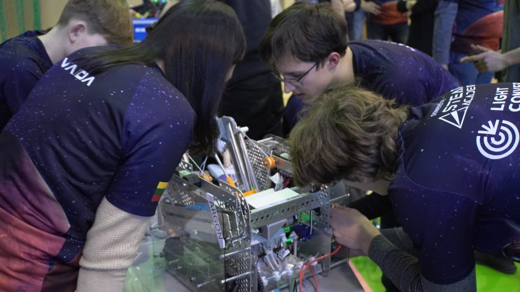 robotų varžybos 17