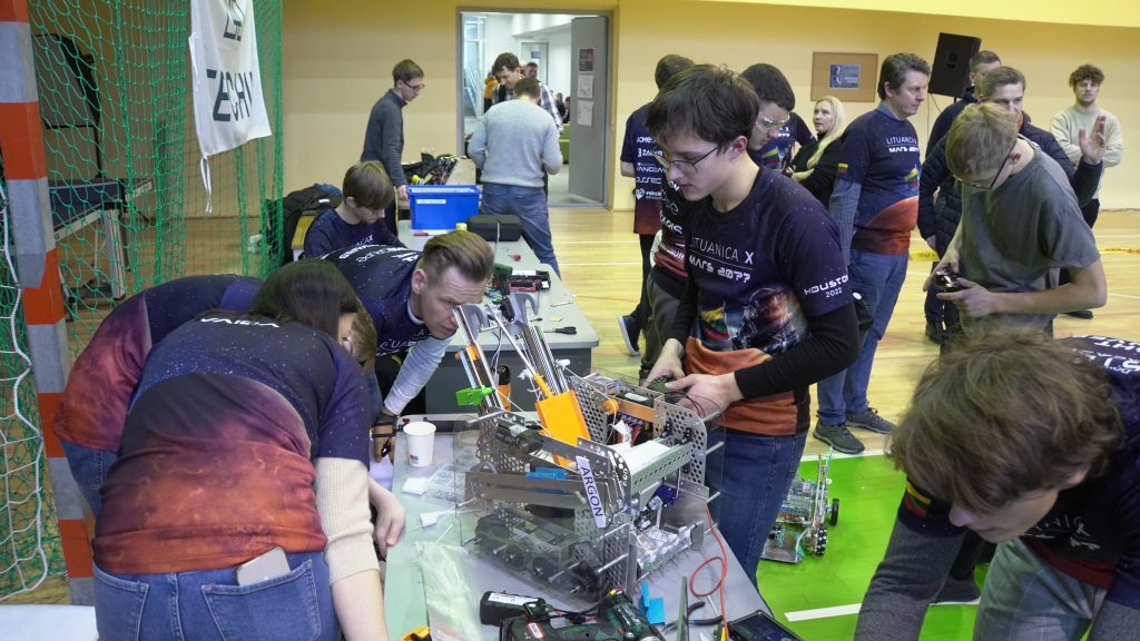 robotų varžybos 18