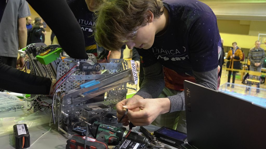 robotų varžybos 20