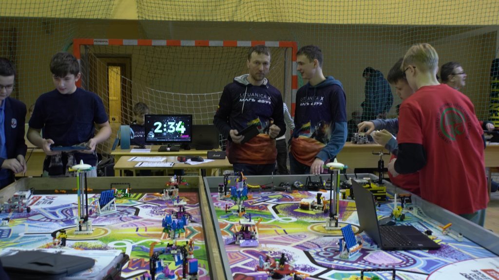 robotų varžybos 30