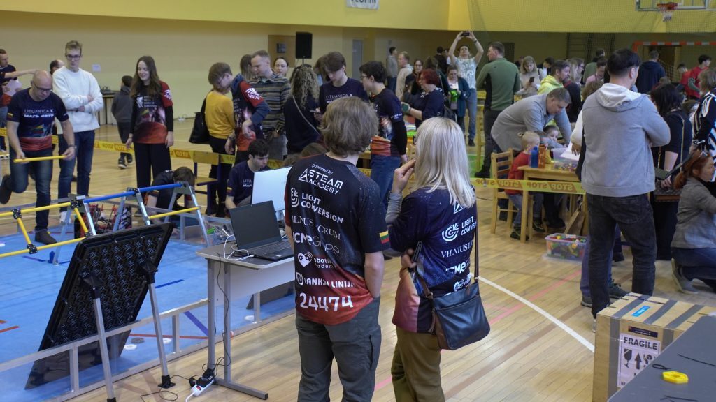 robotų varžybos 32