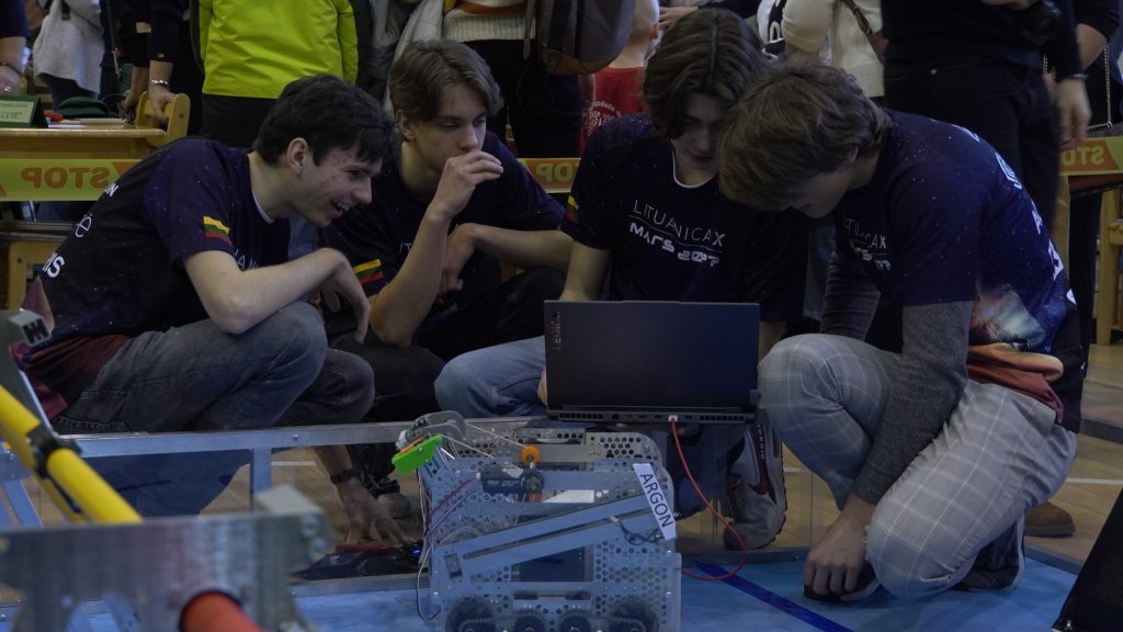 robotų varžybos 33