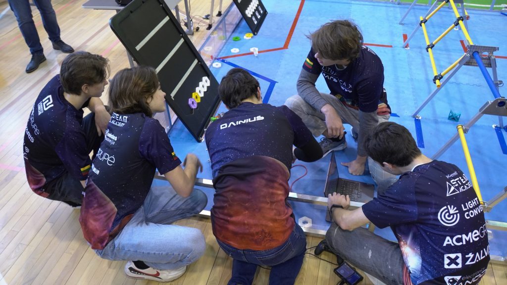 robotų varžybos 35